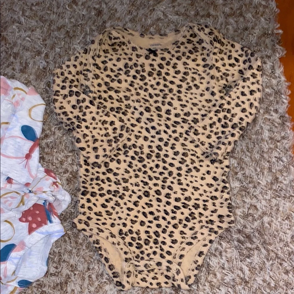 Lot of 5- 18 month onesies - Picture 6 of 6